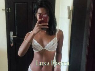 Luna_Foster