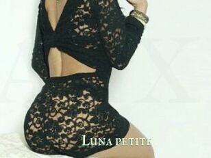 Luna_petite