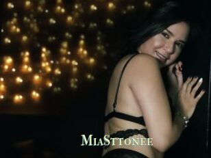 MiaSttonee
