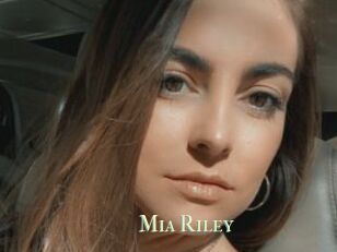 Mia_Riley