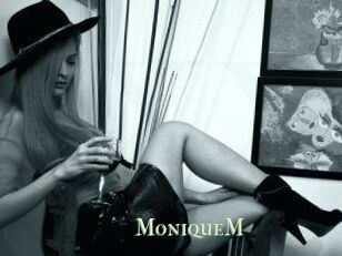 MoniqueM