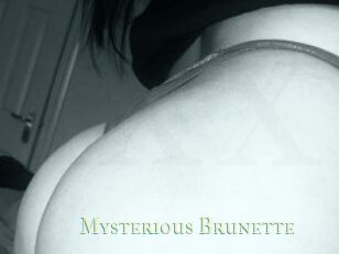 Mysterious_Brunette