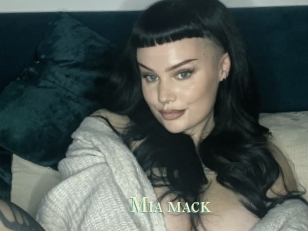Mia_mack