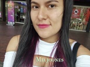 Mia_joones