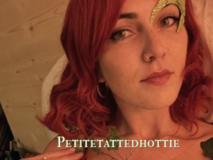 Petitetattedhottie